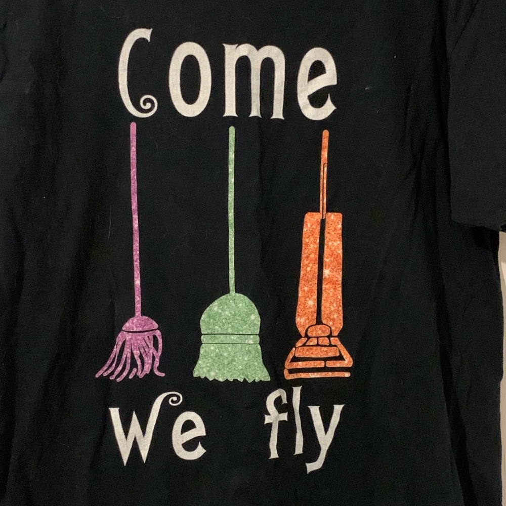 Hocus locus  ‘ come we fly ‘ shirt black